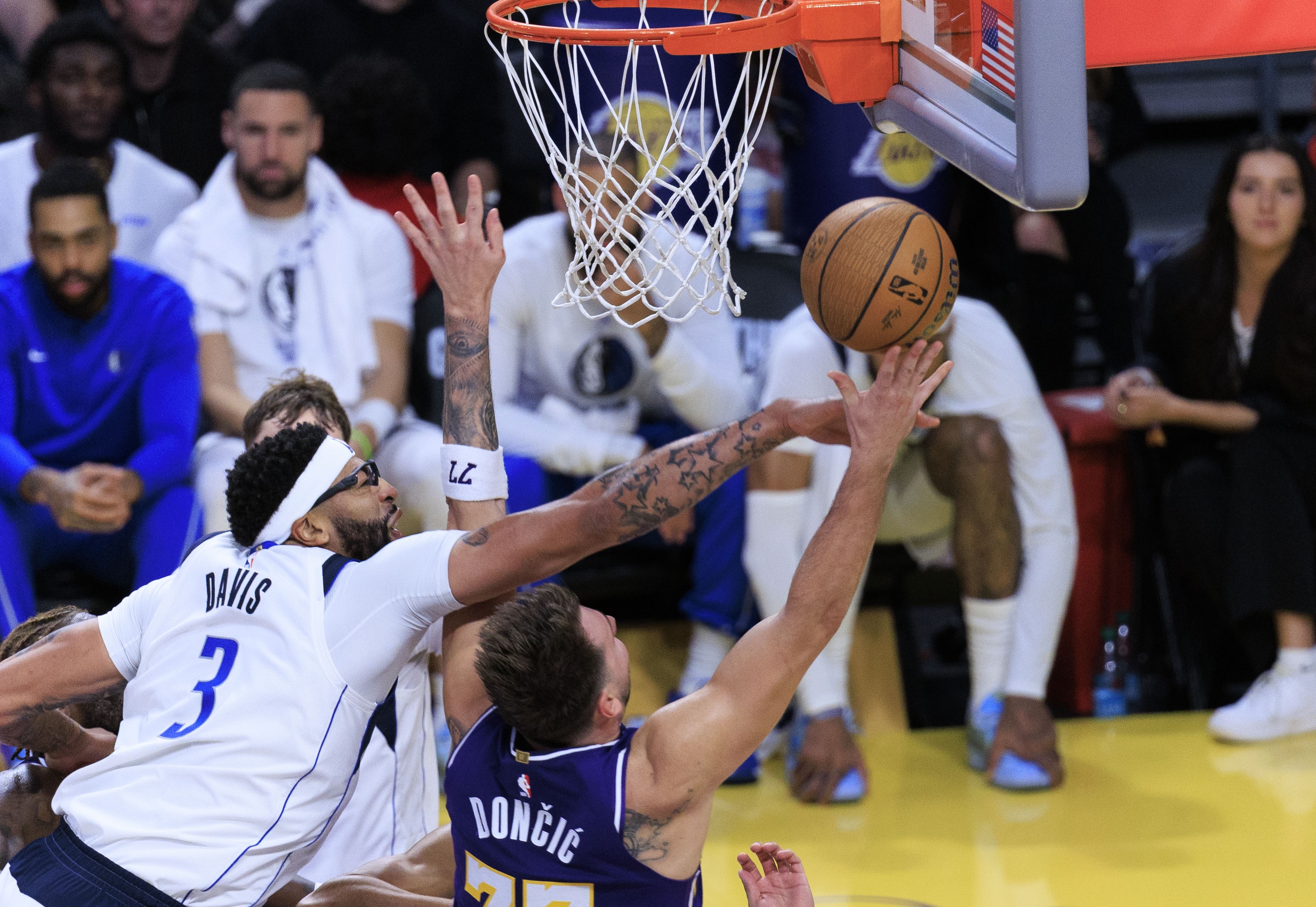 九游体育-富保罗想让浓眉走？阿里纳斯：浓眉最终会想办法偷偷溜回湖人