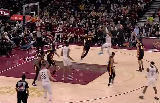 九游体育注册-米切尔遭遇贴防连续转身后仰中投命中，4中4得分已上双